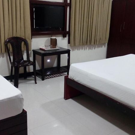 Hotel Suganthi Residency Tiruchirappalli Esterno foto