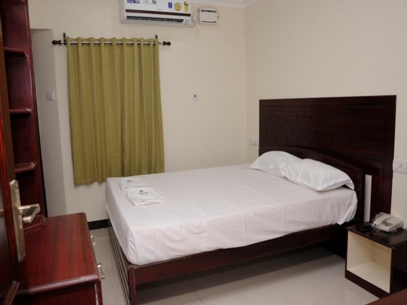 Hotel Suganthi Residency Tiruchirappalli Esterno foto