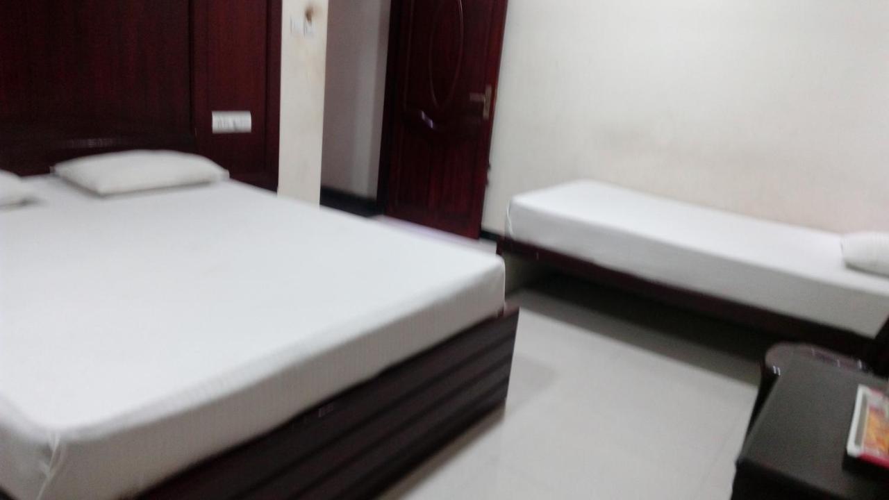 Hotel Suganthi Residency Tiruchirappalli Esterno foto